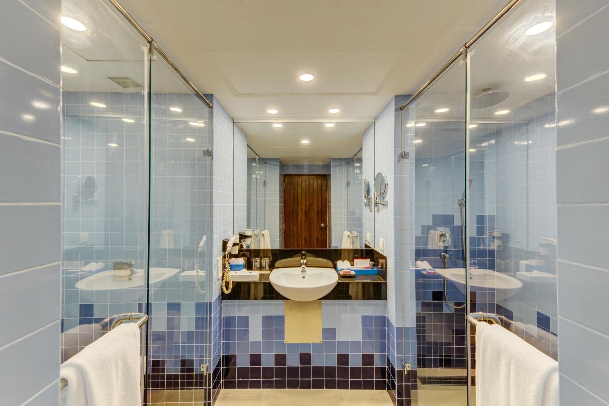 Corner Suite Balcony & Jacuzzi on F&B on SPA,1499239798:JPEG
